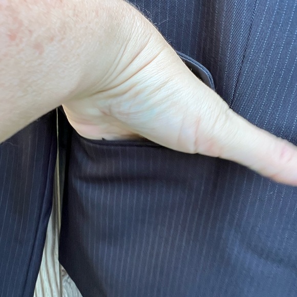 TAHARI Black Pin Stripe Blazer Jacket with pockets size 4 - Picture 3 of 12